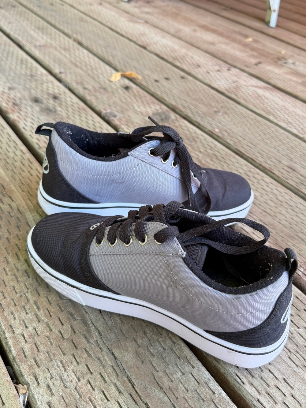 Heelys Black and Gray Low-Top Skate Sneakers with Removable Wheel - Picture 6 of 6